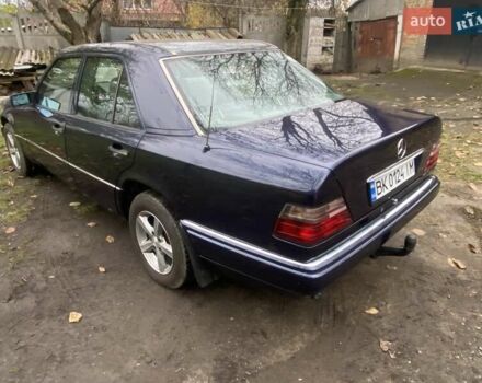 Синий Мерседес Е-Класс, объемом двигателя 3 л и пробегом 456 тыс. км за 5900 $, фото 1 на Automoto.ua