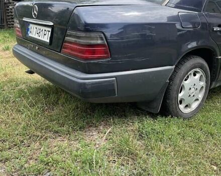 Синий Мерседес Е-Класс, объемом двигателя 2.2 л и пробегом 358 тыс. км за 2200 $, фото 13 на Automoto.ua