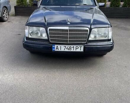 Синий Мерседес Е-Класс, объемом двигателя 2.2 л и пробегом 358 тыс. км за 2200 $, фото 3 на Automoto.ua