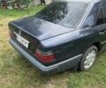 Синий Мерседес Е-Класс, объемом двигателя 2.2 л и пробегом 352 тыс. км за 2200 $, фото 19 на Automoto.ua