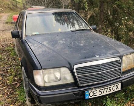 Синий Мерседес Е-Класс, объемом двигателя 2.2 л и пробегом 497 тыс. км за 1100 $, фото 3 на Automoto.ua