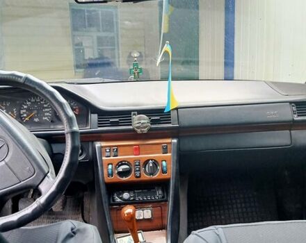 Синий Мерседес Е-Класс, объемом двигателя 2.2 л и пробегом 462 тыс. км за 2550 $, фото 6 на Automoto.ua