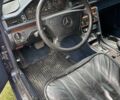 Синий Мерседес Е-Класс, объемом двигателя 2.2 л и пробегом 358 тыс. км за 2200 $, фото 4 на Automoto.ua