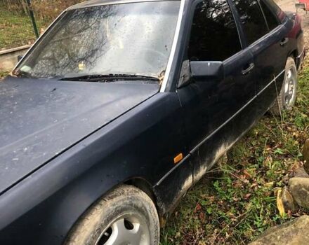 Синий Мерседес Е-Класс, объемом двигателя 2.2 л и пробегом 497 тыс. км за 1100 $, фото 1 на Automoto.ua