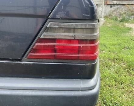 Синий Мерседес Е-Класс, объемом двигателя 2.2 л и пробегом 358 тыс. км за 2200 $, фото 12 на Automoto.ua