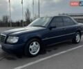 Синий Мерседес Е-Класс, объемом двигателя 2.5 л и пробегом 412 тыс. км за 3500 $, фото 1 на Automoto.ua