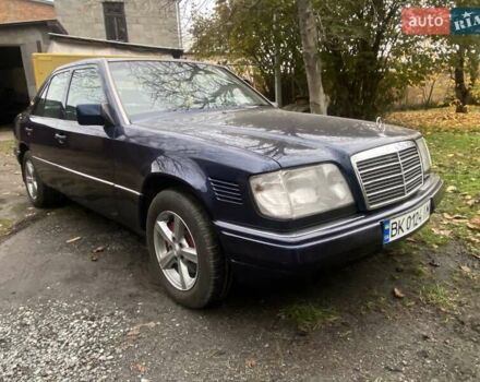 Синий Мерседес Е-Класс, объемом двигателя 3 л и пробегом 456 тыс. км за 5900 $, фото 3 на Automoto.ua