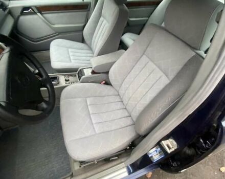 Синий Мерседес Е-Класс, объемом двигателя 3 л и пробегом 456 тыс. км за 5900 $, фото 6 на Automoto.ua