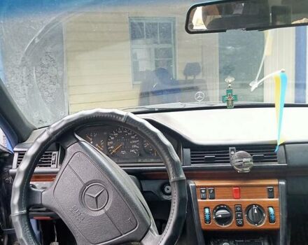 Синий Мерседес Е-Класс, объемом двигателя 2.2 л и пробегом 462 тыс. км за 2550 $, фото 7 на Automoto.ua