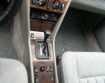 Синий Мерседес Е-Класс, объемом двигателя 3 л и пробегом 456 тыс. км за 5900 $, фото 4 на Automoto.ua