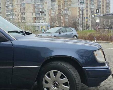 Синий Мерседес Е-Класс, объемом двигателя 2 л и пробегом 324 тыс. км за 2777 $, фото 35 на Automoto.ua