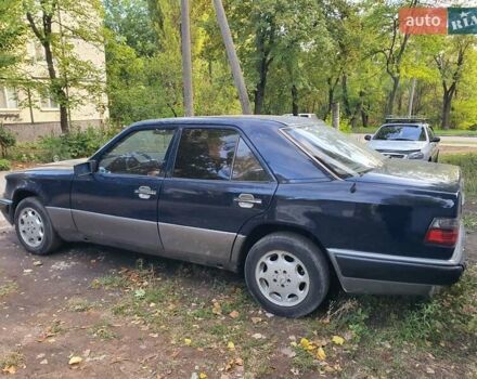 Мерседес Е-Класс 1995 в Кривом Роге на Automoto.ua Синий Мерседес Е-Класс, объемом двигателя 2 л и пробегом 295 тыс. км за 2600 $, фото 2 на Automoto.ua