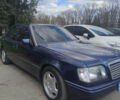 Синій Мерседес Е-Клас, об'ємом двигуна 3.2 л та пробігом 124 тис. км за 2500 $, фото 1 на Automoto.ua
