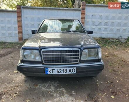 Мерседес Е-Класс 1995 в Кривом Роге на Automoto.ua Синий Мерседес Е-Класс, объемом двигателя 2 л и пробегом 295 тыс. км за 2600 $, фото 7 на Automoto.ua