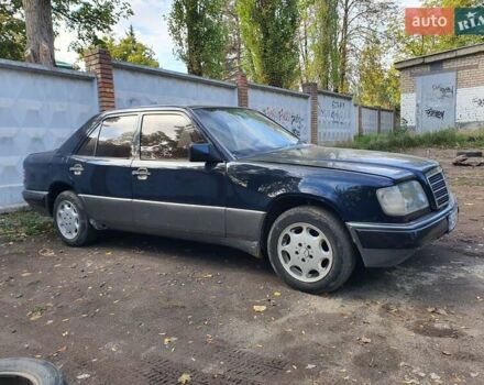 Мерседес Е-Класс 1995 в Кривом Роге на Automoto.ua Синий Мерседес Е-Класс, объемом двигателя 2 л и пробегом 295 тыс. км за 2600 $, фото 5 на Automoto.ua
