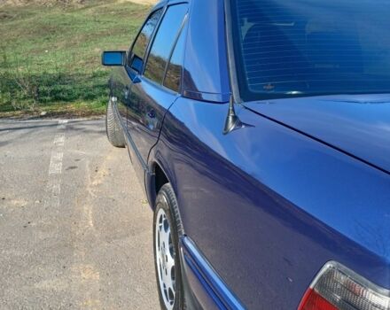 Синій Мерседес Е-Клас, об'ємом двигуна 2 л та пробігом 290 тис. км за 5000 $, фото 9 на Automoto.ua