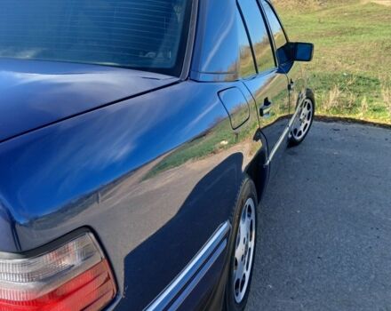 Синій Мерседес Е-Клас, об'ємом двигуна 2 л та пробігом 290 тис. км за 5000 $, фото 10 на Automoto.ua