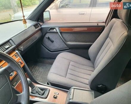 Мерседес Е-Класс 1995 в Кривом Роге на Automoto.ua Синий Мерседес Е-Класс, объемом двигателя 2 л и пробегом 295 тыс. км за 2600 $, фото 17 на Automoto.ua