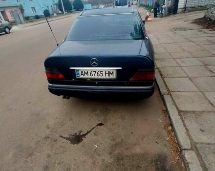 Синий Мерседес Е-Класс, объемом двигателя 2.8 л и пробегом 350 тыс. км за 2600 $, фото 9 на Automoto.ua