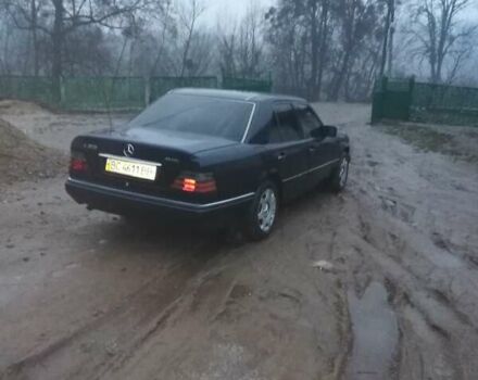 Синий Мерседес Е-Класс, объемом двигателя 2 л и пробегом 315 тыс. км за 3500 $, фото 17 на Automoto.ua