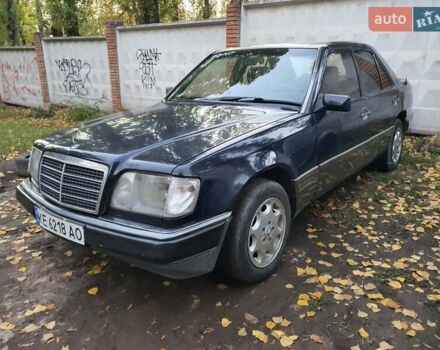 Мерседес Е-Класс 1995 в Кривом Роге на Automoto.ua Синий Мерседес Е-Класс, объемом двигателя 2 л и пробегом 295 тыс. км за 2600 $, фото 9 на Automoto.ua