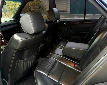 Мерседес Е-Класс 1995 в Харькове на Automoto.ua Синий Мерседес Е-Класс, объемом двигателя 2.8 л и пробегом 362 тыс. км за 4800 $, фото 11 на Automoto.ua