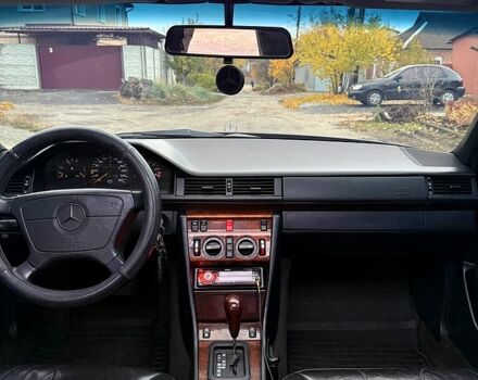 Мерседес Е-Класс 1995 в Харькове на Automoto.ua Синий Мерседес Е-Класс, объемом двигателя 2.8 л и пробегом 362 тыс. км за 4800 $, фото 6 на Automoto.ua