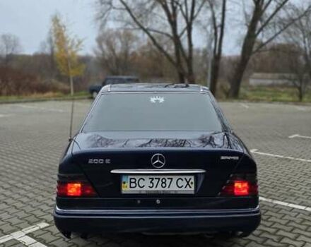 Синий Мерседес Е-Класс, объемом двигателя 2 л и пробегом 324 тыс. км за 2777 $, фото 3 на Automoto.ua