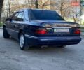 Синий Мерседес Е-Класс, объемом двигателя 2 л и пробегом 318 тыс. км за 2500 $, фото 5 на Automoto.ua