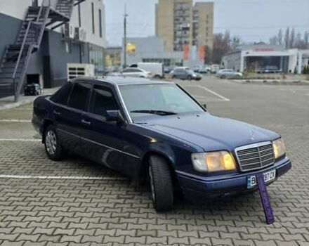 Синий Мерседес Е-Класс, объемом двигателя 2 л и пробегом 324 тыс. км за 2777 $, фото 6 на Automoto.ua