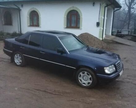 Синий Мерседес Е-Класс, объемом двигателя 2 л и пробегом 315 тыс. км за 3500 $, фото 18 на Automoto.ua