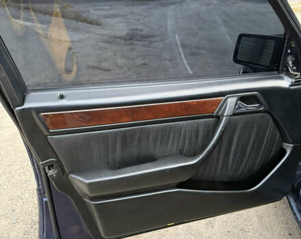 Синий Мерседес Е-Класс, объемом двигателя 3.2 л и пробегом 362 тыс. км за 4800 $, фото 13 на Automoto.ua