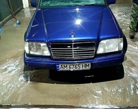 Синий Мерседес Е-Класс, объемом двигателя 2.8 л и пробегом 350 тыс. км за 2600 $, фото 1 на Automoto.ua