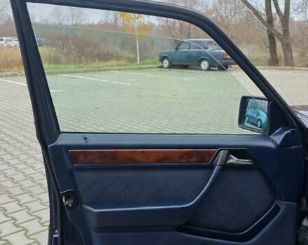 Синий Мерседес Е-Класс, объемом двигателя 2 л и пробегом 324 тыс. км за 2777 $, фото 12 на Automoto.ua