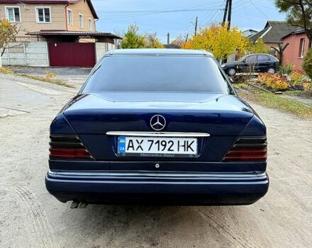Мерседес Е-Класс 1995 в Харькове на Automoto.ua Синий Мерседес Е-Класс, объемом двигателя 2.8 л и пробегом 362 тыс. км за 4800 $, фото 4 на Automoto.ua