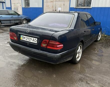 Синий Мерседес Е-Класс, объемом двигателя 2.2 л и пробегом 461 тыс. км за 2200 $, фото 3 на Automoto.ua