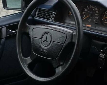 Синий Мерседес Е-Класс, объемом двигателя 2 л и пробегом 324 тыс. км за 2777 $, фото 41 на Automoto.ua