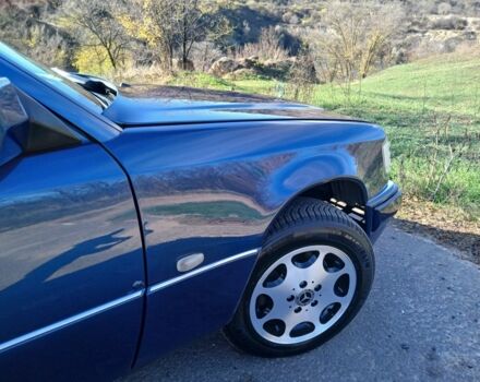 Синій Мерседес Е-Клас, об'ємом двигуна 2 л та пробігом 290 тис. км за 5000 $, фото 15 на Automoto.ua