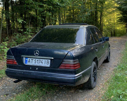 Синий Мерседес Е-Класс, объемом двигателя 2.2 л и пробегом 400 тыс. км за 2200 $, фото 5 на Automoto.ua