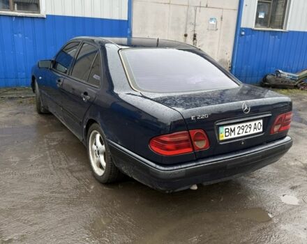 Синий Мерседес Е-Класс, объемом двигателя 2.2 л и пробегом 461 тыс. км за 2200 $, фото 2 на Automoto.ua