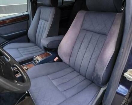 Синий Мерседес Е-Класс, объемом двигателя 2 л и пробегом 324 тыс. км за 2777 $, фото 11 на Automoto.ua