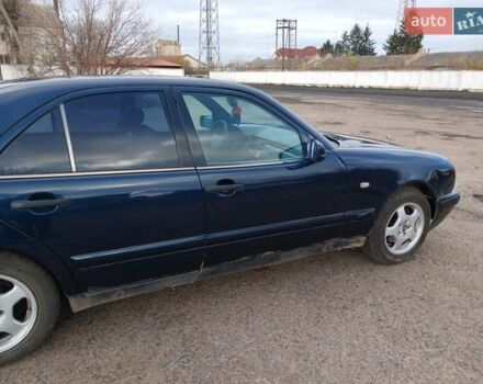 Синій Мерседес Е-Клас, об'ємом двигуна 2.2 л та пробігом 450 тис. км за 2700 $, фото 6 на Automoto.ua