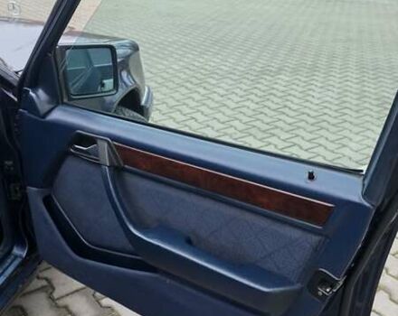 Синий Мерседес Е-Класс, объемом двигателя 2 л и пробегом 324 тыс. км за 2777 $, фото 17 на Automoto.ua