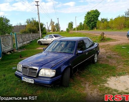 Синий Мерседес Е-Класс, объемом двигателя 2.8 л и пробегом 350 тыс. км за 2600 $, фото 7 на Automoto.ua