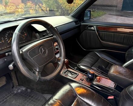 Мерседес Е-Класс 1995 в Харькове на Automoto.ua Синий Мерседес Е-Класс, объемом двигателя 2.8 л и пробегом 362 тыс. км за 4800 $, фото 9 на Automoto.ua