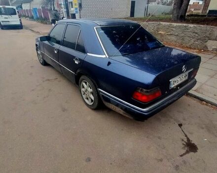 Синий Мерседес Е-Класс, объемом двигателя 2.8 л и пробегом 350 тыс. км за 2600 $, фото 3 на Automoto.ua