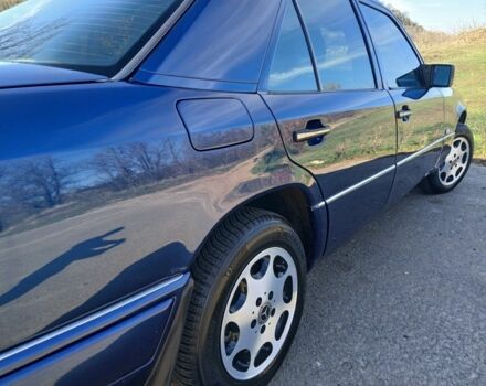 Синій Мерседес Е-Клас, об'ємом двигуна 2 л та пробігом 290 тис. км за 5000 $, фото 14 на Automoto.ua