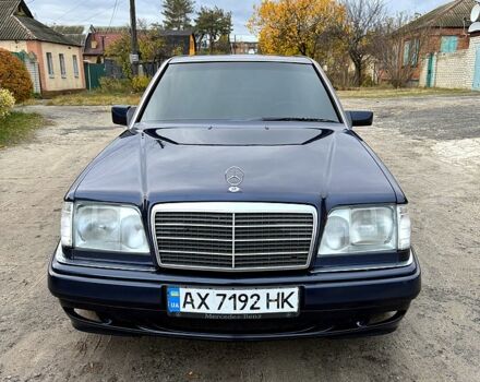 Мерседес Е-Класс 1995 в Харькове на Automoto.ua Синий Мерседес Е-Класс, объемом двигателя 2.8 л и пробегом 362 тыс. км за 4800 $, фото 1 на Automoto.ua