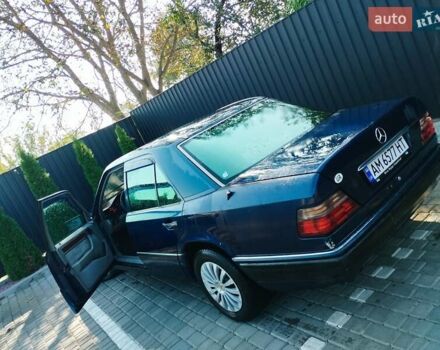 Синій Мерседес Е-Клас, об'ємом двигуна 1.8 л та пробігом 230 тис. км за 2699 $, фото 4 на Automoto.ua