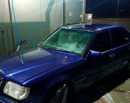 Синий Мерседес Е-Класс, объемом двигателя 2.8 л и пробегом 350 тыс. км за 2600 $, фото 3 на Automoto.ua